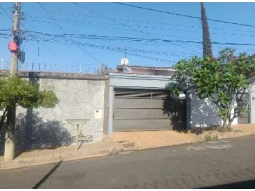 Casa à venda em leilão - leilão extrajudicial - Uberlândia MG - lance mínimo R$ 215.000