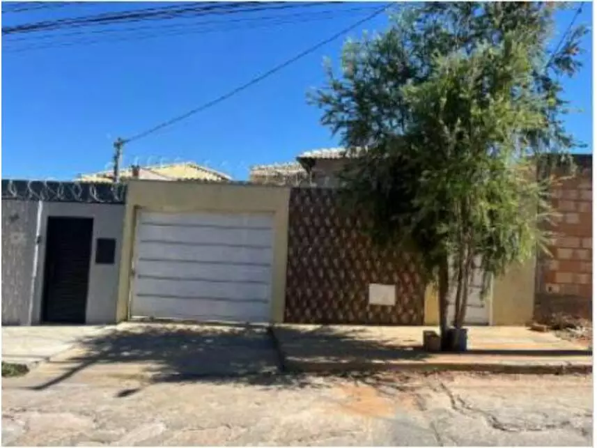 Casa à venda em leilão - leilão extrajudicial - Montes Claros MG - lance mínimo R$ 258.400