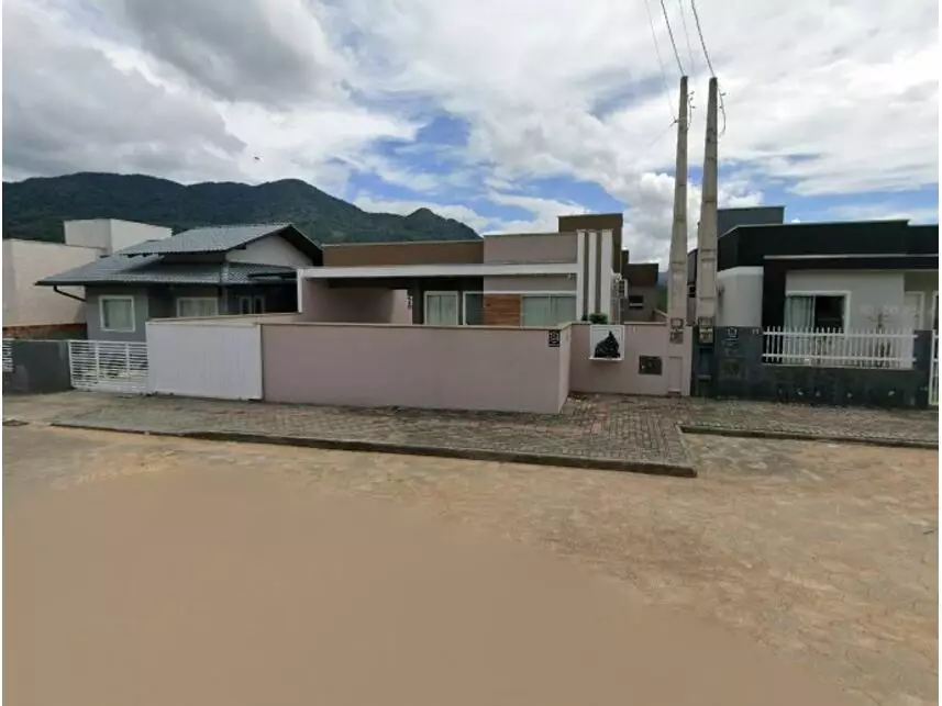 Casa à venda em leilão - leilão extrajudicial - Indaial SC - lance mínimo R$ 617.421