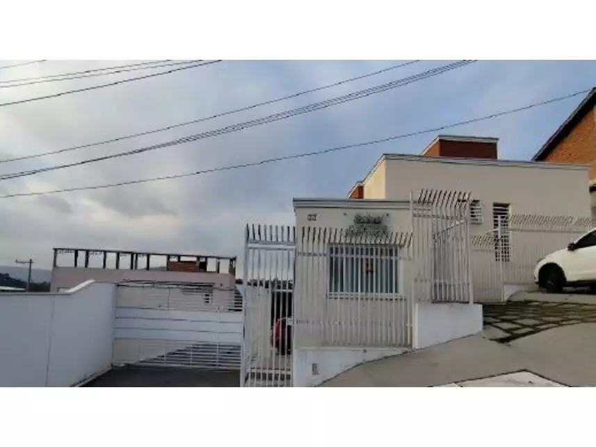 Casa à venda em leilão - leilão extrajudicial - Santana de Parnaíba SP - lance mínimo R$ 168.000