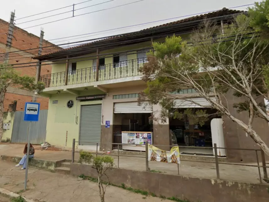 Prédio Comercial à venda em leilão - leilão extrajudicial - Pouso Alegre MG - lance mínimo R$ 1.326.000