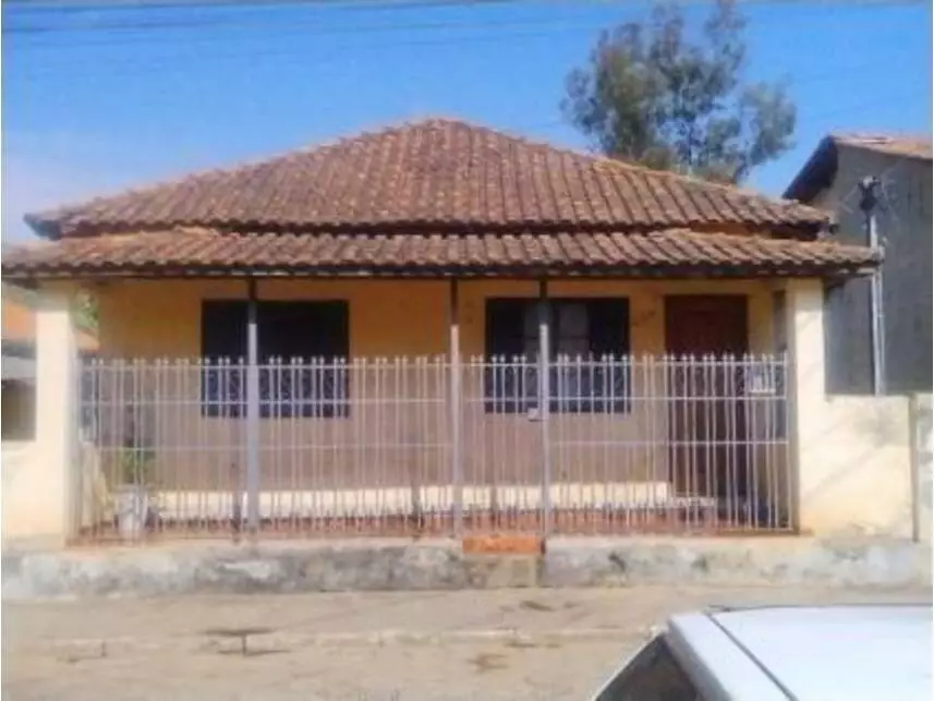 Casa à venda em leilão - leilão extrajudicial - Piranguçu MG - lance mínimo R$ 251.560