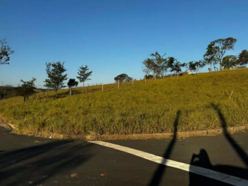 Terreno à venda em leilão - leilão extrajudicial - Engenheiro Coelho SP - lance mínimo R$ 123.500