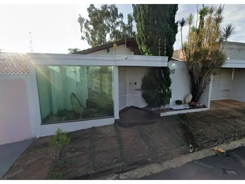 Casa à venda em leilão - leilão extrajudicial - Araxá MG - lance mínimo R$ 615.633