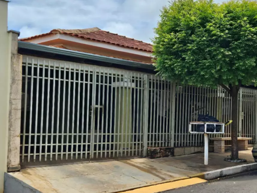 Casa à venda em leilão - leilão extrajudicial - Piacatu SP - lance mínimo R$ 315.000