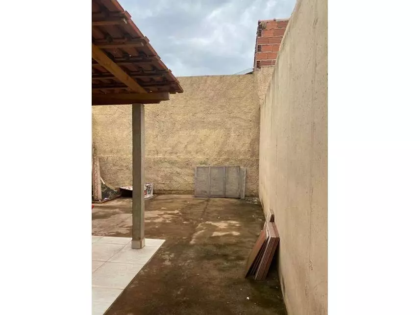 Casa à venda em leilão - leilão extrajudicial - Itumbiara GO - lance mínimo R$ 212.400