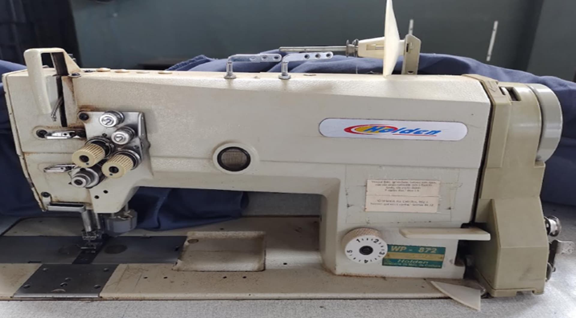 01 máquina pespontadeira Holden - leilão judicial - Não informado BR - lance mínimo R$ 2.800