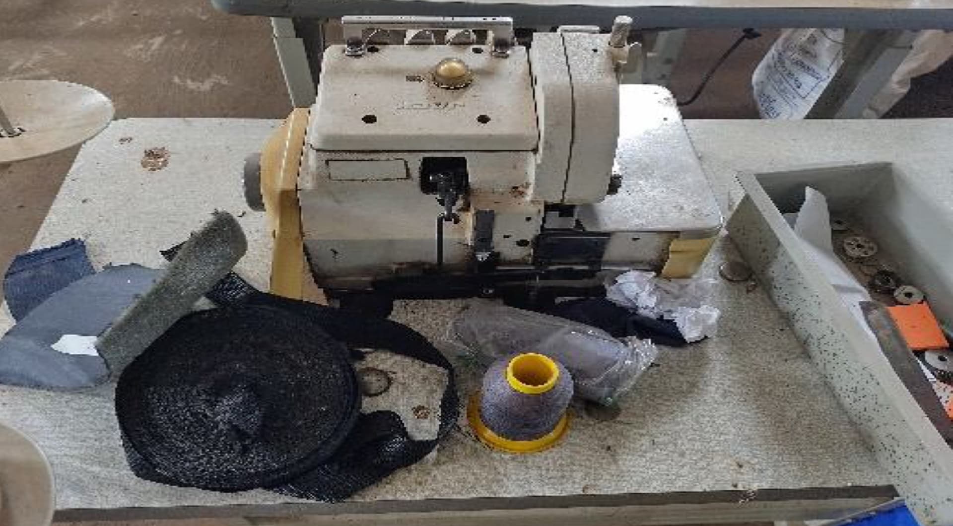 01 máquina overlock Jack - leilão judicial - Não informado BR - lance mínimo R$ 2.100