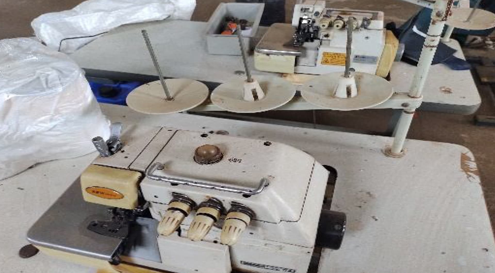 01 máquina interlock Siruba - leilão judicial - Não informado BR - lance mínimo R$ 2.450