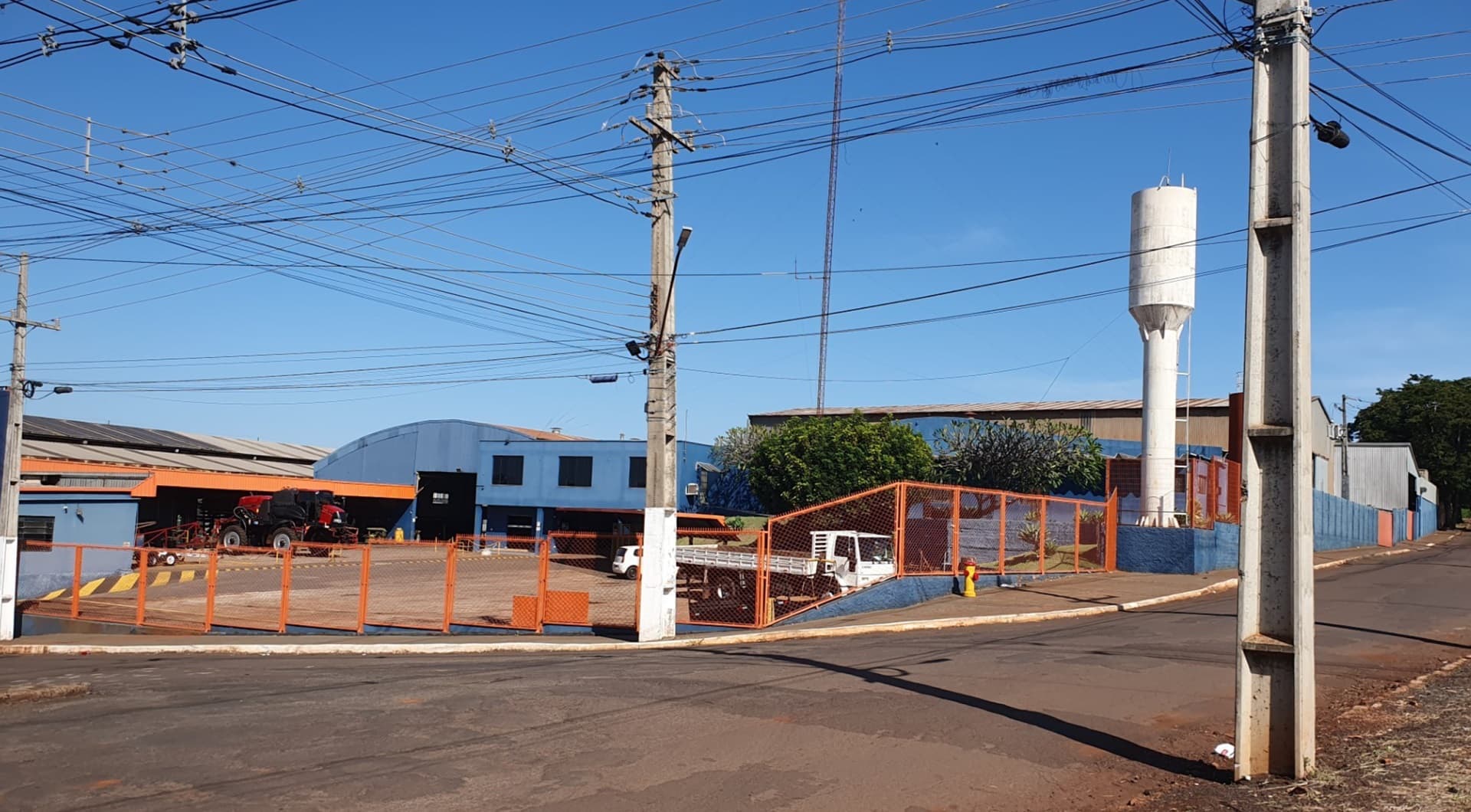 Imóvel c/ 7.119m² na Vila Santa Rita em Cambará/PR - leilão judicial - Não informado BR - lance mínimo R$ 1.885.882