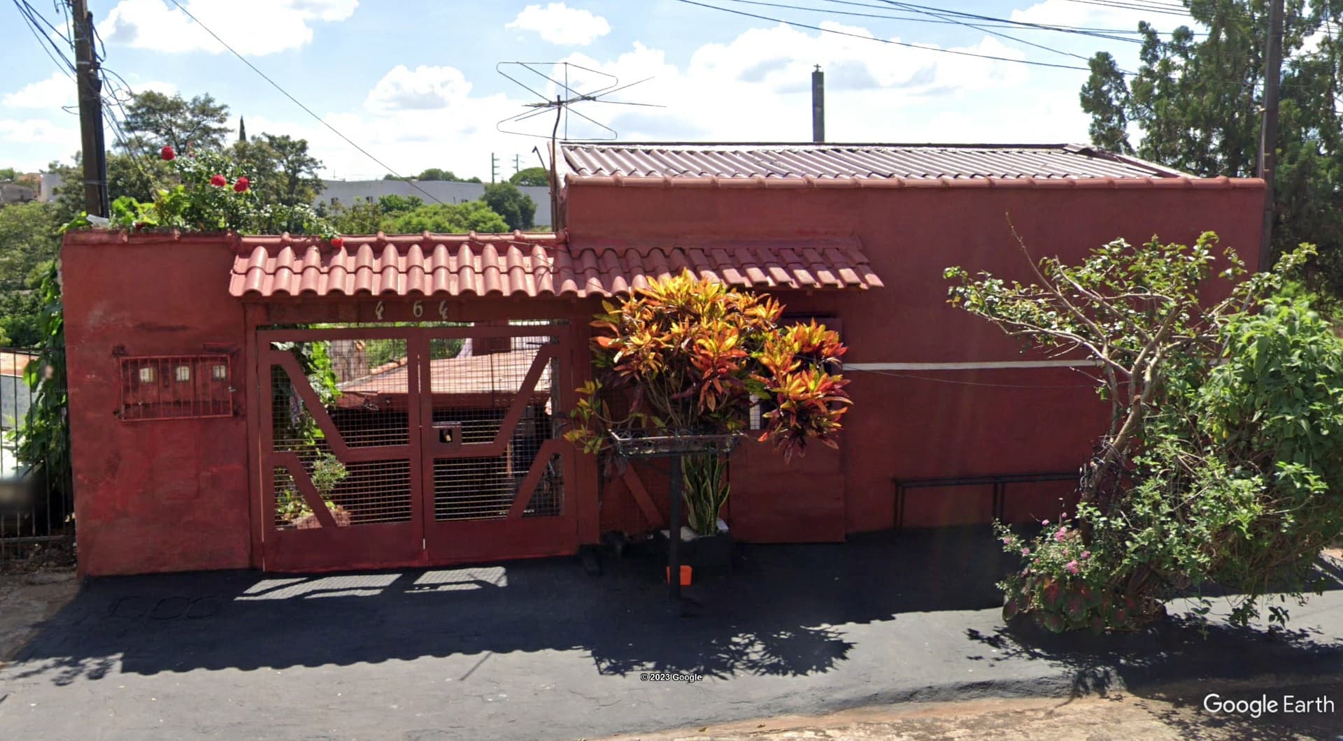 Imóvel c/ 216,50m² no Parque Guanabara em Londrina/PR - leilão judicial - Londrina PR - lance mínimo R$ 90.000