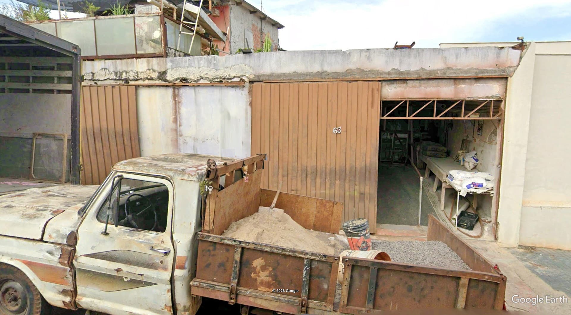 Imóvel c/ 173,85m² no Conj. Hab. Jamile Dequech em Londrina/PR - leilão judicial - Londrina PR - lance mínimo R$ 80.000