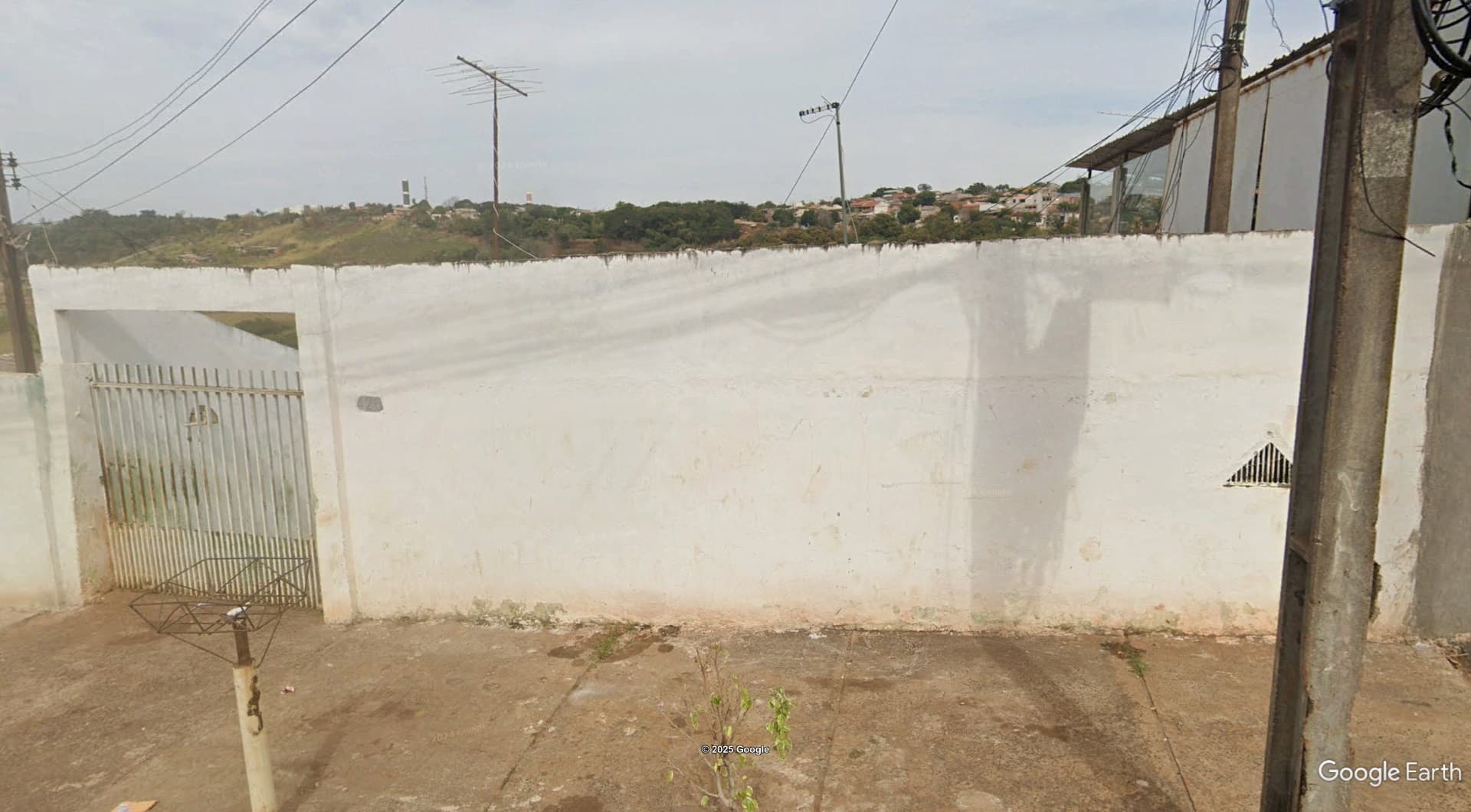 Imóvel c/ 250m² no Jardim Franciscato em Londrina/PR - leilão judicial - Londrina PR - lance mínimo R$ 97.500