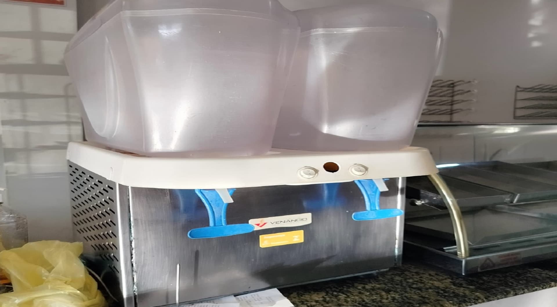 01 (uma) refresqueira de inox - leilão judicial - Não informado BR - lance mínimo R$ 1.000