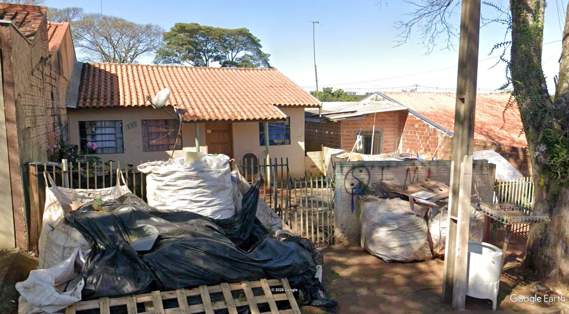 Direitos - Imóvel c/ 240m² no Res. Aricanduva I em Arapongas/PR - leilão judicial - Arapongas PR - lance mínimo R$ 90.000