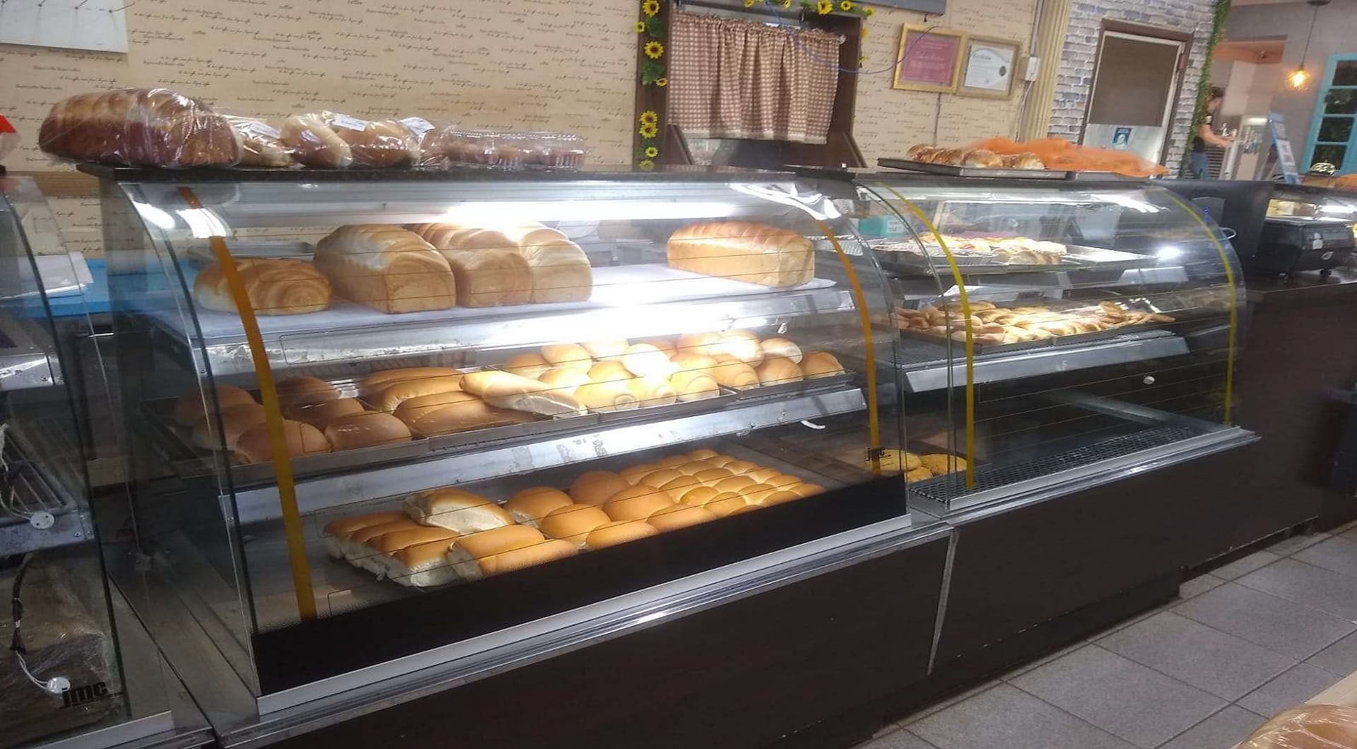 02 vitrines estufa para pães, sem marca aparente - leilão judicial - Não informado BR - lance mínimo R$ 3.200