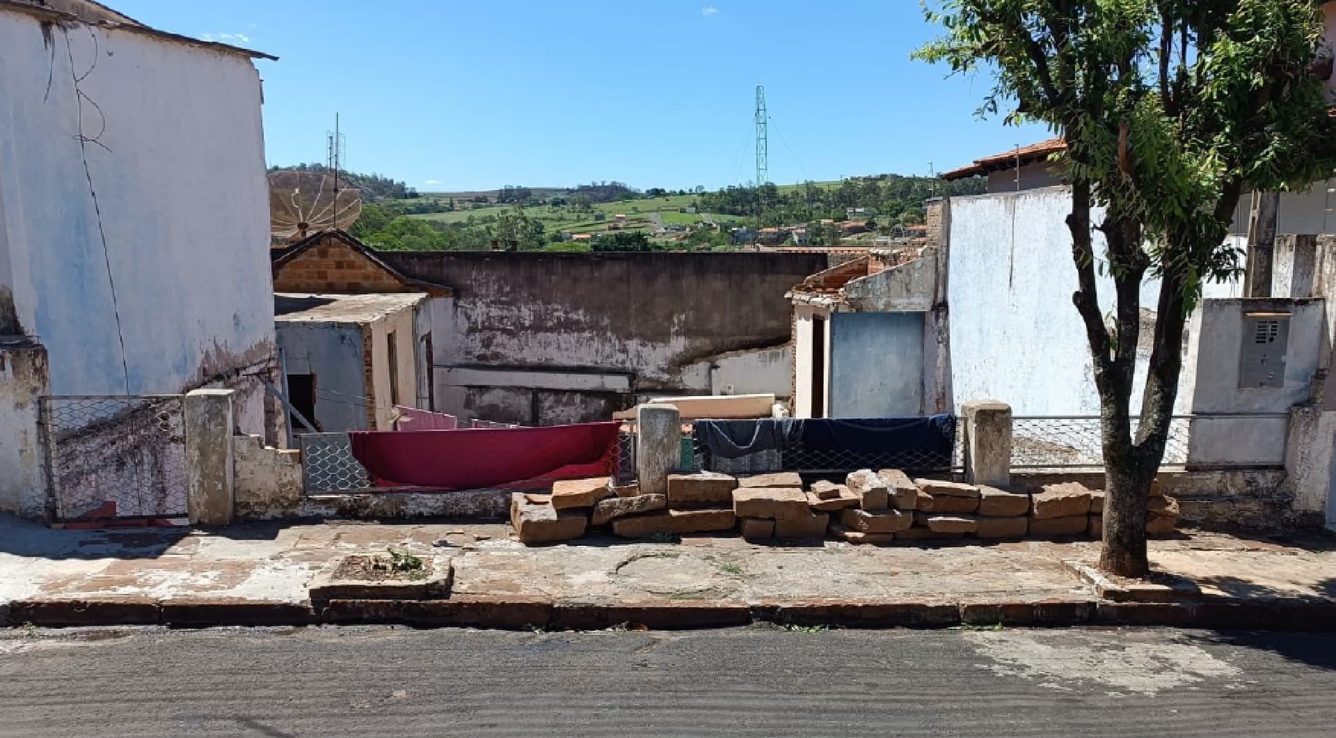 Imóvel c/ 166,50m² na Vila Rondon em Jacarezinho/PR - leilão judicial - Jacarezinho PR - lance mínimo R$ 40.000