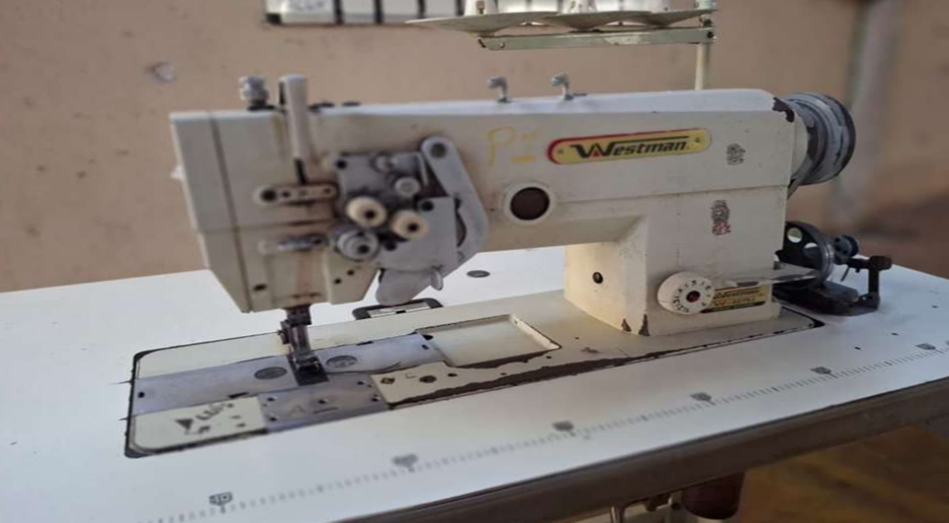 01 máquina de costura pespontadeira, marca Westman - leilão judicial - Não informado BR - lance mínimo R$ 1.465