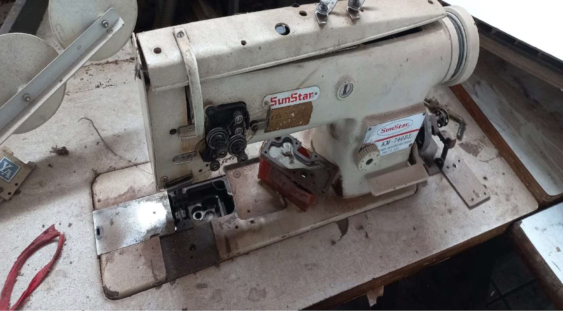 01 máquina industrial de costura pespontadeira, marca Sunstar - leilão judicial - Não informado BR - lance mínimo R$ 1.050