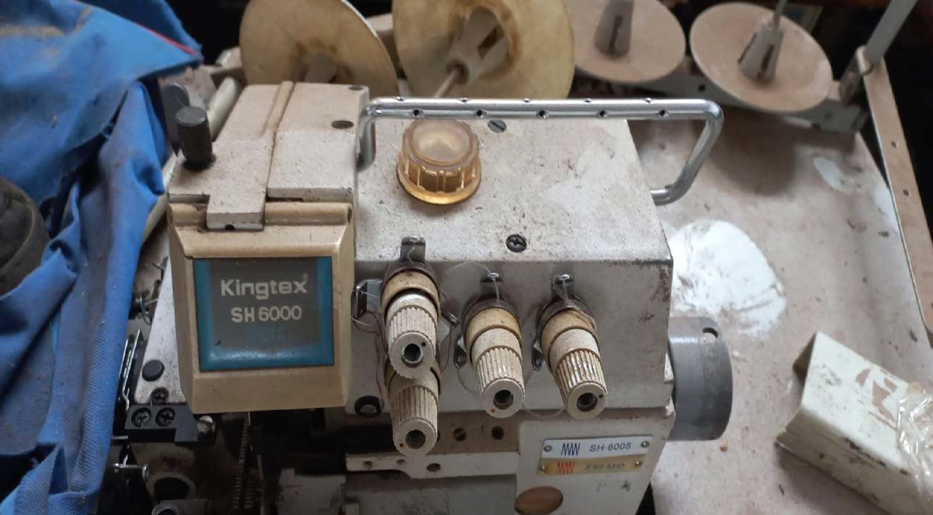 01 máquina industrial de costura interloque, marca Kingtex - leilão judicial - Não informado BR - lance mínimo R$ 925