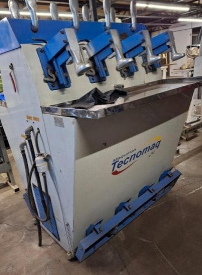 Uma máquina de conformar usada, da marca TECNOMAQ - leilão judicial - Não informado BR - lance mínimo R$ 3.300