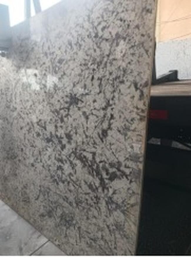 Chapa de Granito Branco Alpes - leilão judicial - Não informado BR - lance mínimo R$ 1.410