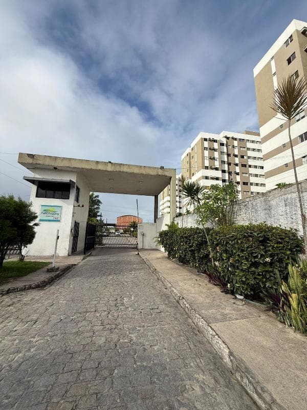 Um imóvel do tipo Apartamento, Localizado em RUA EM PROJETO 7667, N. 140, Apto. 104, BL 1 MACEIO-AL - leilão extrajudicial - Não informado PB - lance mínimo R$ 200.000