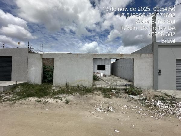 Um imóvel do tipo Casa, Localizado em RUA PROJETADA 164, N. 21 TEIXEIRA DE FREITAS-BA - leilão extrajudicial - Não informado PB - lance mínimo R$ 213.400
