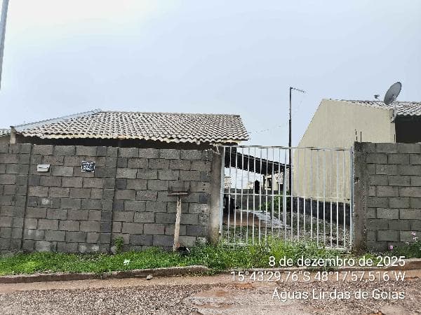 Um imóvel do tipo Casa, Localizado em RUA RIO DE JANEIRO, N. SN, QD 37, LT 10 AGUAS LINDAS DE GOIAS-GO - leilão extrajudicial - Não informado PB - lance mínimo R$ 235.000